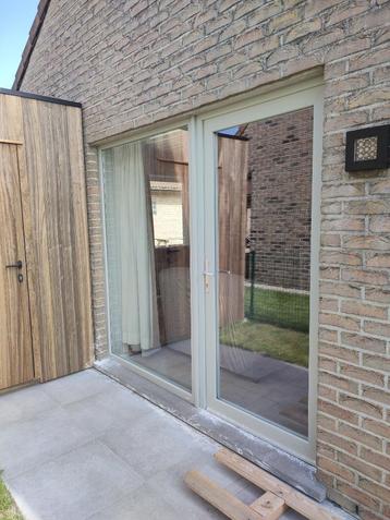 Vast raam incl. deur beschikbaar voor biedingen