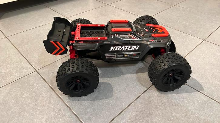 Arrma Kraton 1/8 v6 8S, Hobby & Loisirs créatifs, Modélisme | Radiocommandé & Téléguidé | Voitures, Comme neuf, Enlèvement ou Envoi
