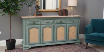 Landelijk dressoir met rotan beschikbaar voor biedingen