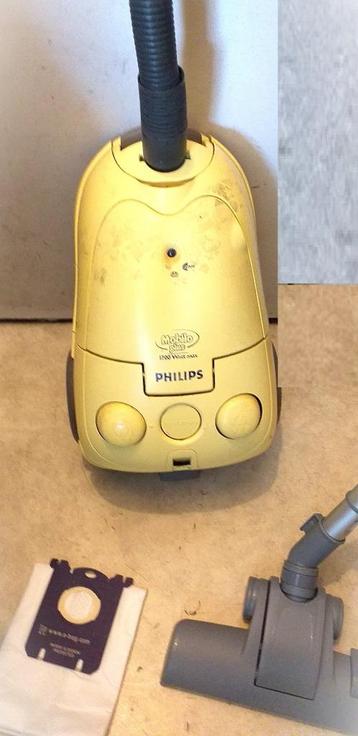 Philips 1700 Watt stofzuiger + 3 zakken. beschikbaar voor biedingen