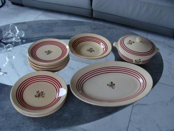 ancien service fond beige clair, motif de fleurs beschikbaar voor biedingen