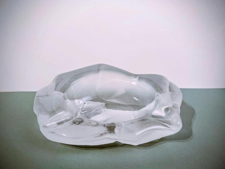 VAL SAINT LAMBERT:  Vide-Poche Brutaliste en Verre Givré., Antiquités & Art, Antiquités | Verre & Cristal, Enlèvement ou Envoi