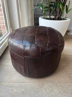 Vintage lederen poef zetel., Huis en Inrichting, Gebruikt, Verzenden, Leer, 50 tot 75 cm