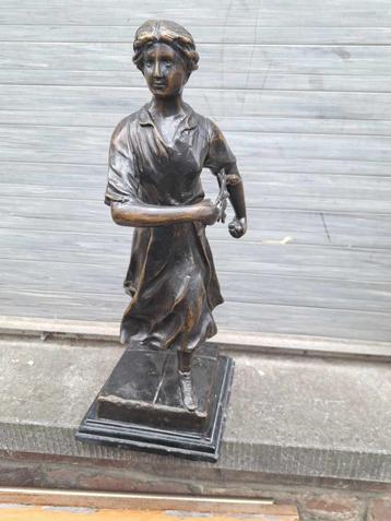 bronze femme signe E loiseau beschikbaar voor biedingen