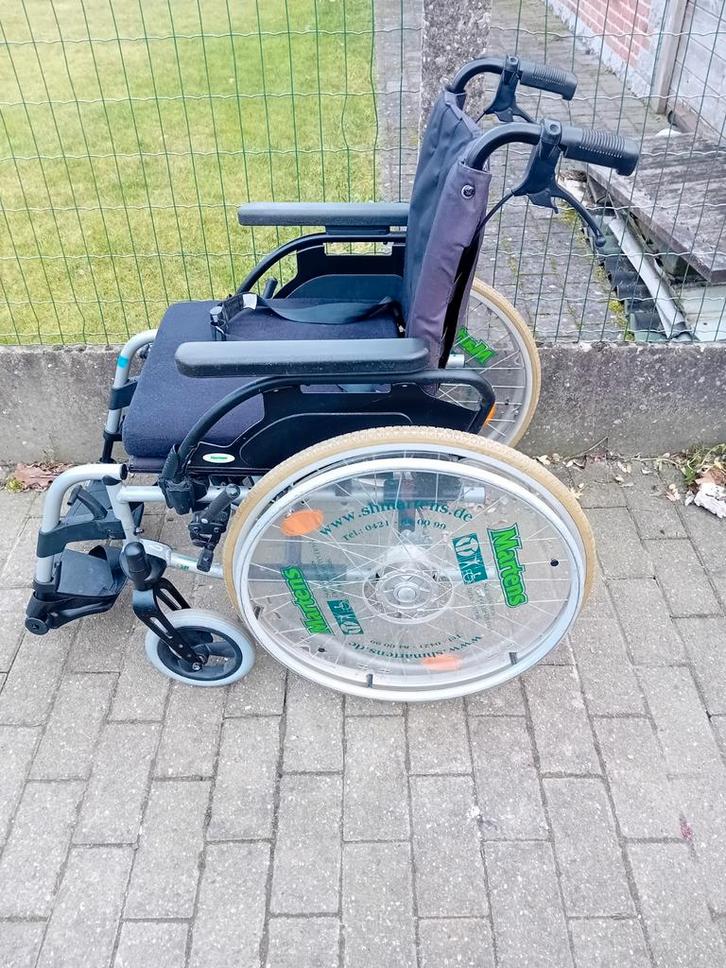 Rolstoel van het merk Breezy met heupgordel in, Diversen, Rolstoelen