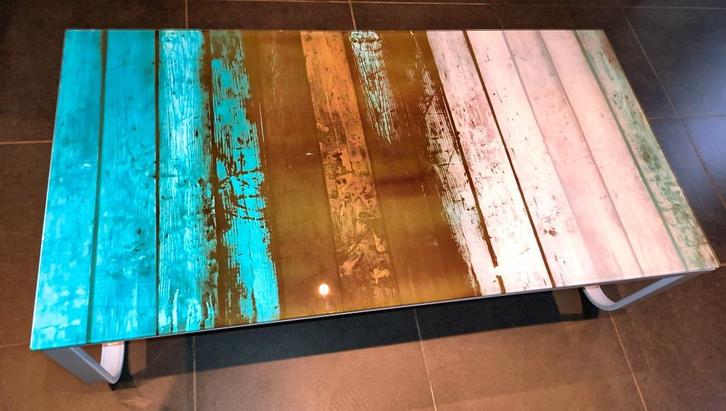 Salontafel gelakt metalen frame, glazen blad houtlook, Huis en Inrichting, Tafels | Salontafels, Zo goed als nieuw, Minder dan 50 cm