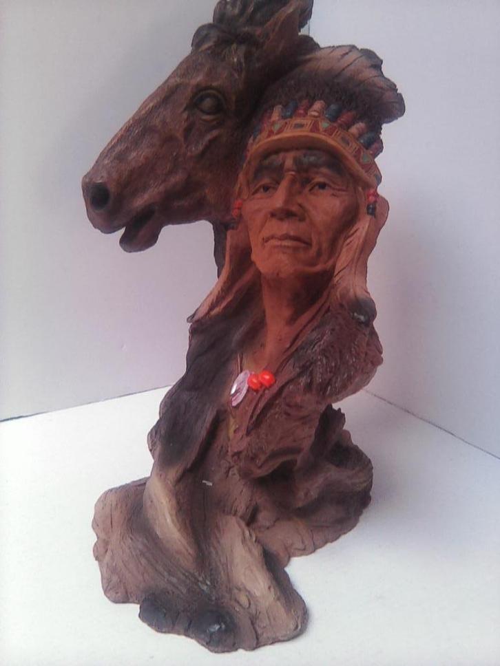 Indiaan figuur met paard op boomstam - 31 cm hoog, Antiek en Kunst, Kunst | Beelden en Houtsnijwerken, Ophalen