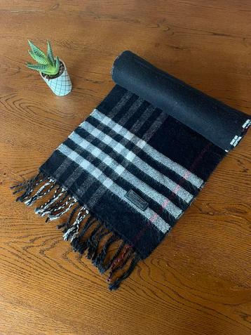 Burberry sjaal beschikbaar voor biedingen