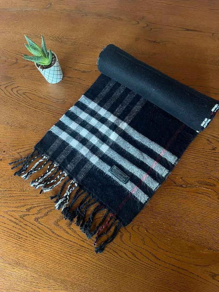 Burberry sjaal, Kleding | Dames, Mutsen, Sjaals en Handschoenen, Ophalen of Verzenden