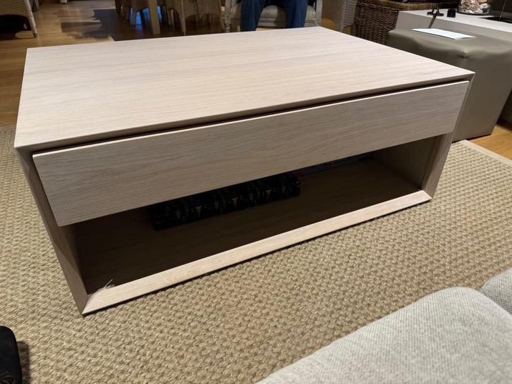 Moderne salontafel in de woonkamer van hoge kwaliteit, Huis en Inrichting, Tafels | Salontafels, Nieuw, Minder dan 50 cm, 50 tot 100 cm