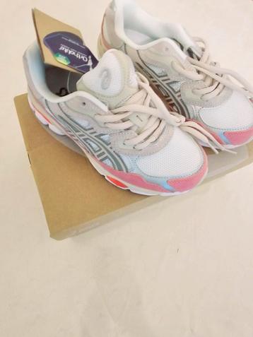 Asics gel-nyc roze beschikbaar voor biedingen