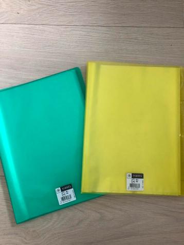 2 mappen van Viquel - groen en geel - heel goede staat beschikbaar voor biedingen