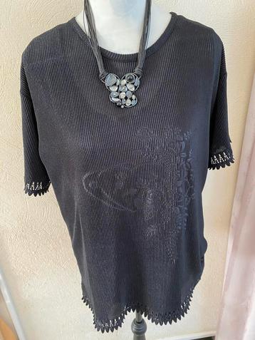 Zwarte blouse maat M/L beschikbaar voor biedingen