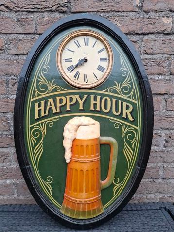 Authentiek houten pubbord Happy Hour bier beschikbaar voor biedingen