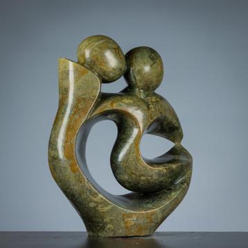 Couple charmant - Statue en pierre serpetine, Enlèvement