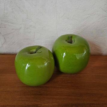 Lot 2 pommes vertes neuves décoration beschikbaar voor biedingen