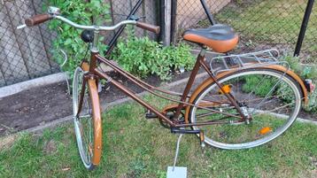 UNIEK: retro damesfiets amper gebruikt IN ECHTE NIEUWSTAAT beschikbaar voor biedingen
