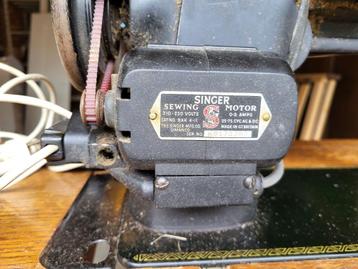 Antiek Singer machine van 1952 beschikbaar voor biedingen