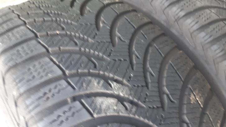 Winterbanden te koop, Auto-onderdelen, Banden en Velgen, Band(en), Winterbanden, 16 inch, 215 mm, Personenwagen, Nieuw, Ophalen