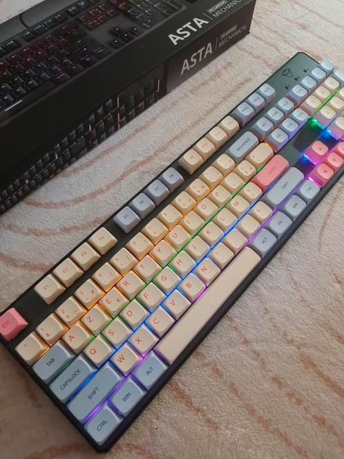 Trust GXT 865 Asta, Computers en Software, Toetsenborden, Zo goed als nieuw, Qwerty, Bedraad, Ophalen of Verzenden