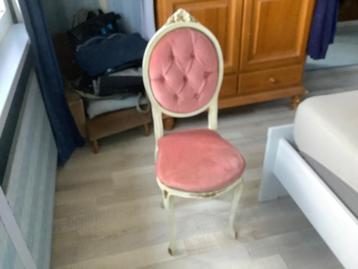Leuke vintage stoel beschikbaar voor biedingen