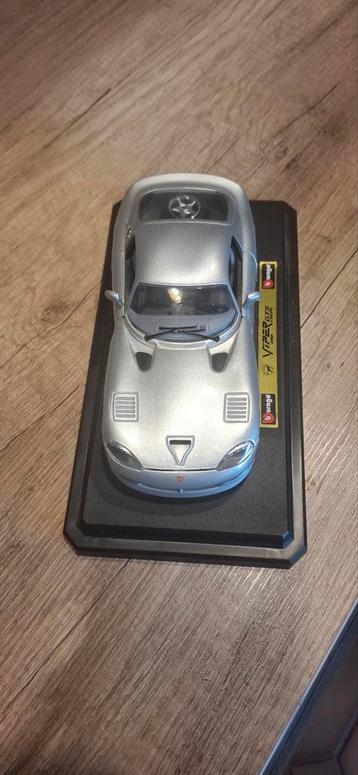 Dodge viper gts coupe schaalmodel 1/24 van burago  beschikbaar voor biedingen