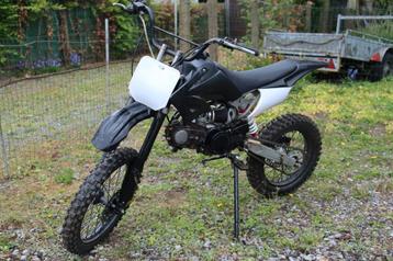 125cc crossmotor- in topstaat beschikbaar voor biedingen