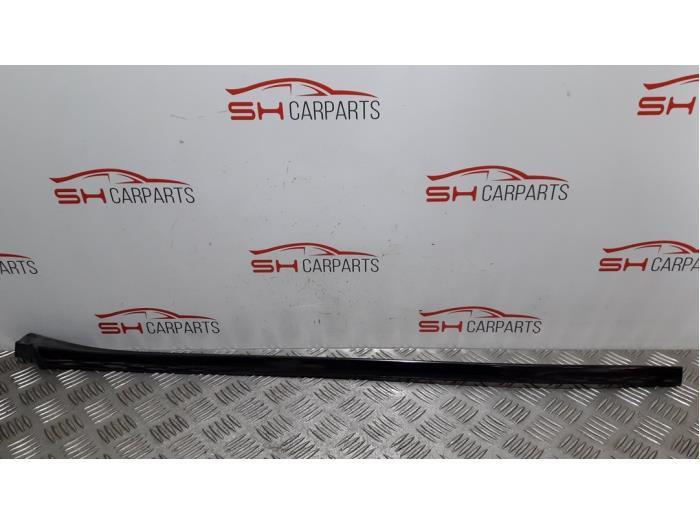 A-stijl Afdekkap links van een Mercedes CLK, Auto-onderdelen, Interieur en Bekleding, Mercedes-Benz, Gebruikt, 3 maanden garantie