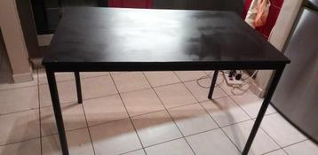 Zwarte Ikea tafel
