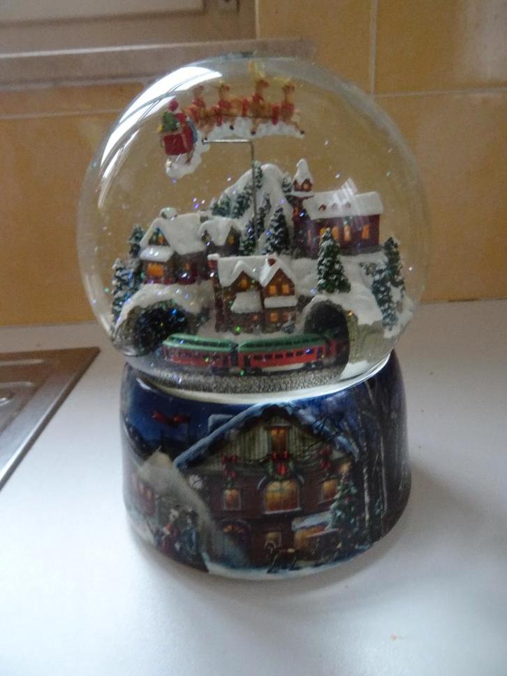 Boule ou globe à neige animé musical grand modèle Luville, Divers, Noël, Neuf, Enlèvement