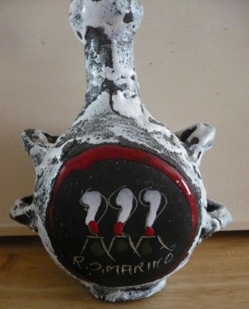 Petit vase style artisanal, souvenir R.S. Marino, Italie, Moins de 50 cm, Enlèvement ou Envoi, Autres couleurs, Poterie ou Porcelaine