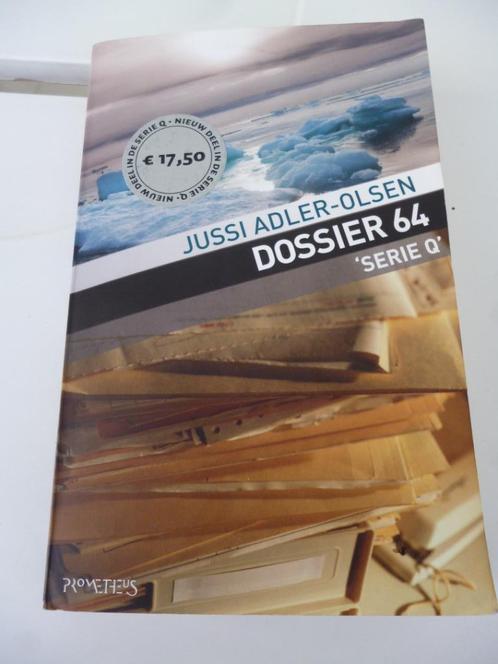 Thriller Dossier 64 Jussie Adler-Olsen (serie Q), Boeken, Thrillers, Nederland, Ophalen of Verzenden