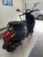 Vespa sprint 50cc notte, Fietsen en Brommers, Ophalen, 50 cc, Klasse B (45 km/u), Zo goed als nieuw