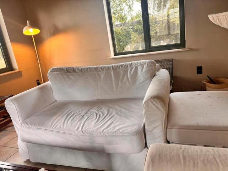 Gratis zetel ikea met poef, Huis en Inrichting, Zetels | Zetels en Chaises Longues, Zo goed als nieuw, Ophalen