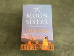 The moon sister- lucinda riley, Boeken, Taal | Engels, Ophalen of Verzenden, Zo goed als nieuw