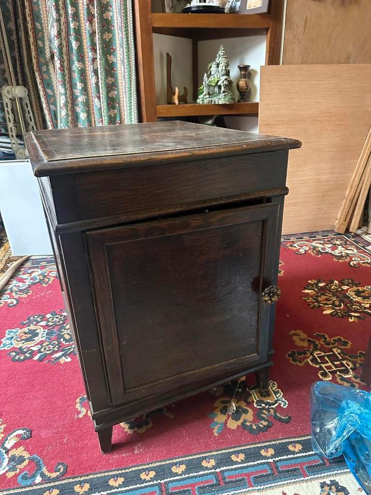 Antieke opbergkast, Huis en Inrichting, Slaapkamer | Nachtkastjes, Gebruikt, Hout, Ophalen