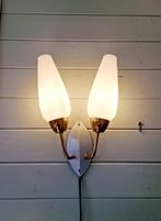 Vintage dubbele wandlamp in messing en opaline, 1950-60, Ophalen of Verzenden