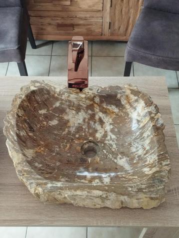Stenen spoelbakken/schalen met acrylkranen, nieuw. beschikbaar voor biedingen