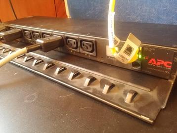 APC - PDU AP7920, 1U, 10A, 2300W, Enlèvement ou Envoi, Utilisé