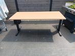bureautafel met kabelgoot., Ophalen, Gebruikt