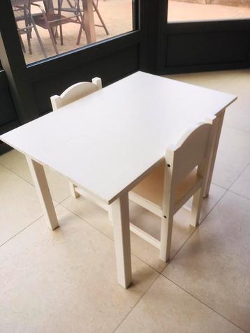 Ikea kindertafel plus twee stoeltjes, Kinderen en Baby's, Kinderkamer | Tafels en Stoelen, Ophalen of Verzenden, Gebruikt, Tafel(s) en Stoel(en)