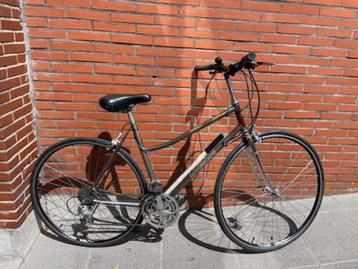 dames koersfiets beschikbaar voor biedingen