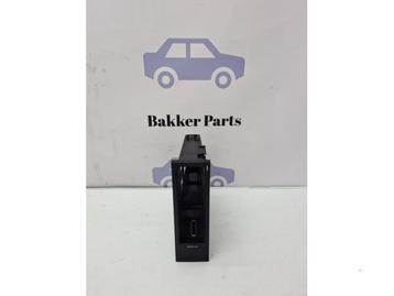 Multimedia aansluiting van een Volkswagen Golf beschikbaar voor biedingen