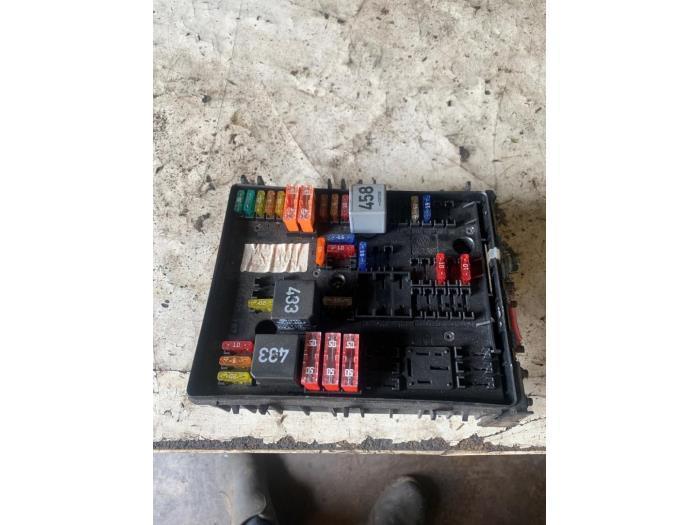 Zekeringkast van een Volkswagen Golf, Auto-onderdelen, Elektronica en Kabels, Volkswagen, Gebruikt, 3 maanden garantie, Ophalen of Verzenden