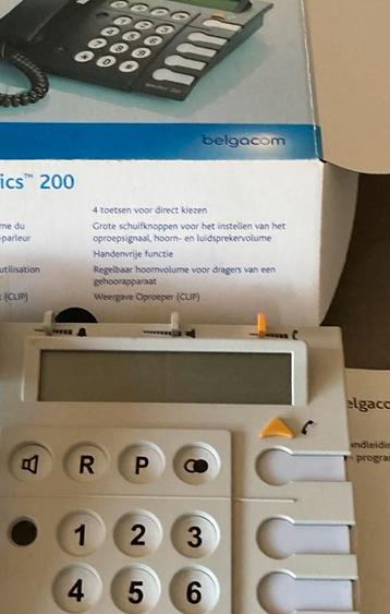 Vast telefoontoestel met grote toetsen beschikbaar voor biedingen
