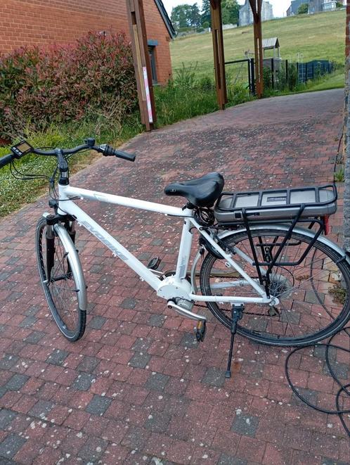 A vendre cause santé, Fietsen en Brommers, Elektrische fietsen, Gebruikt, 55 tot 59 cm, Ophalen