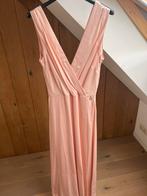 Elegante lange jurk in zachtroze maat XS (36/38), Kleding | Dames, Nieuw, Ophalen of Verzenden, Relish, Roze