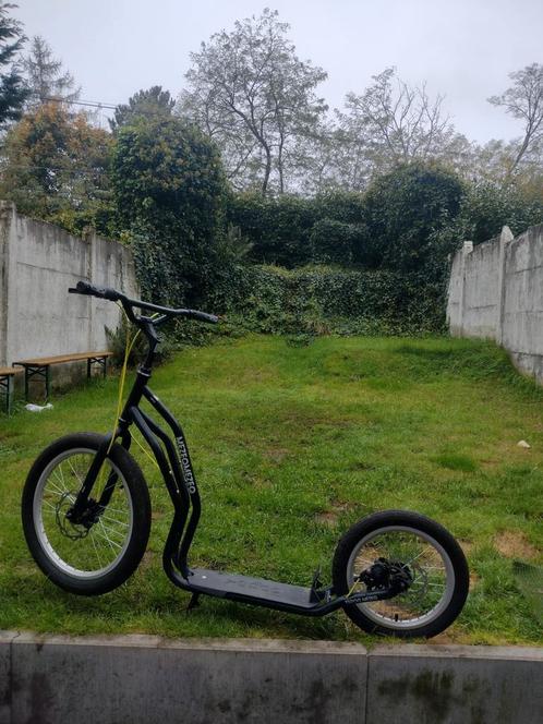 Trottinette Yedoo Mezec - Comme Neuve, Vélos & Vélomoteurs, Trottinettes, Comme neuf, Enlèvement