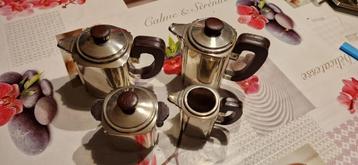 Art deco koffieset van verzilverd metaal beschikbaar voor biedingen