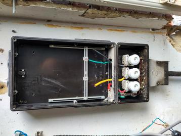 Oude kast electriciteitsmeter EBES beschikbaar voor biedingen